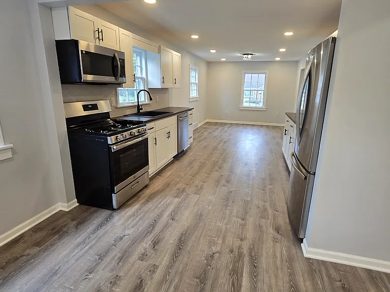 216 Robert Ave — Photo 8