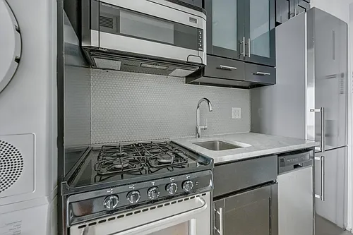 152 2nd Ave #2F Photo 1