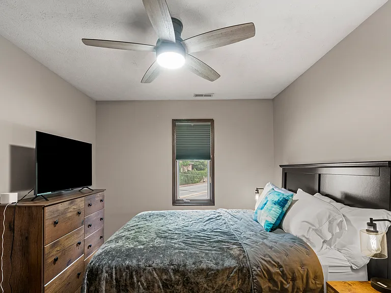 5008 NW Radial Hwy #2 — Photo 35