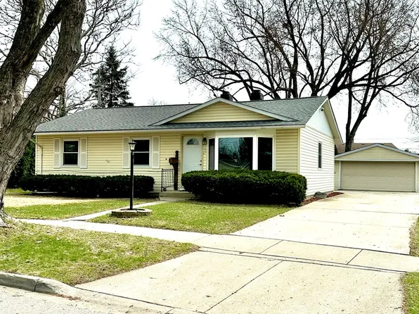 203 E Maxon Ln, Streamwood, IL 60107