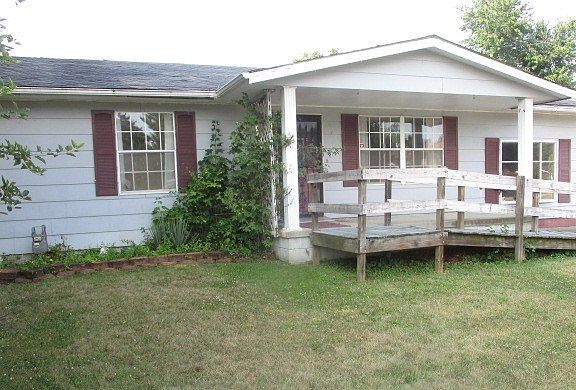 3rd image of 1103 Iroquois Ave