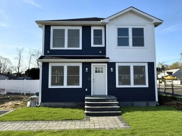 4 Lee Avenue, Bay Shore, NY 11706