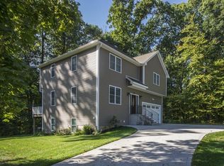 261 Amostown Rd, West Springfield, MA 01089