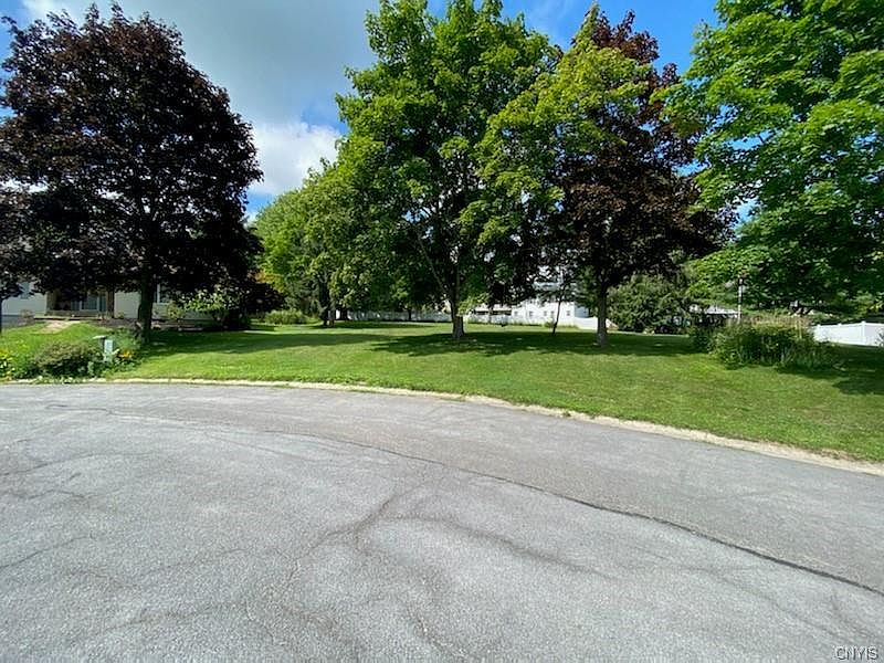 1st image of 8 Hawthorne Woods Ct