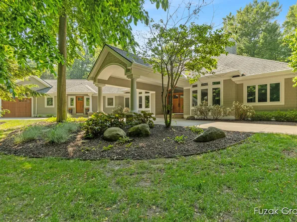 17180 Shore Oaks W, Holland, MI 49424