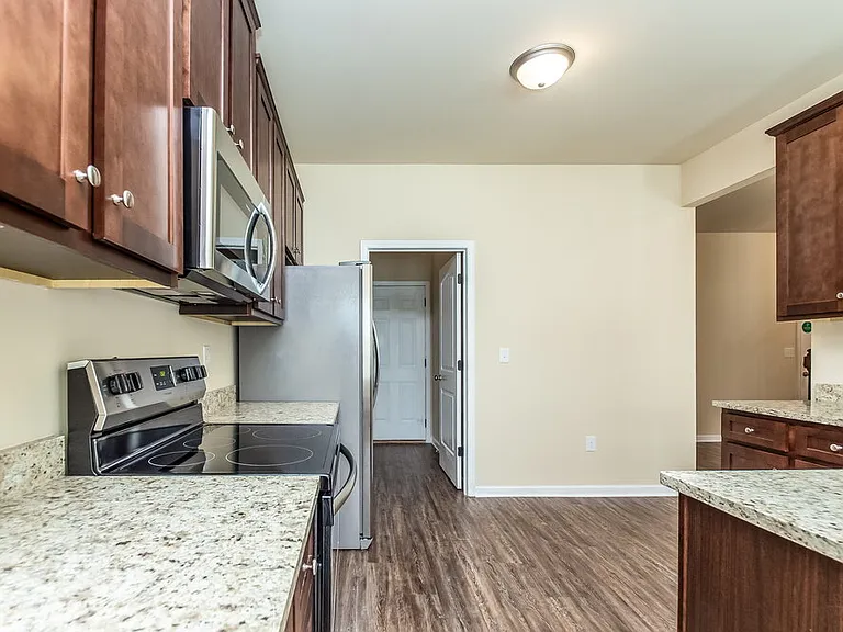 1205 Faye Ct — Photo 6
