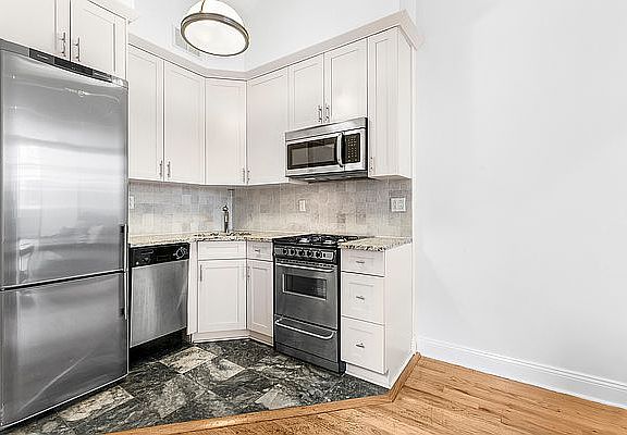 5th image of 9 Barrow St APT 2L