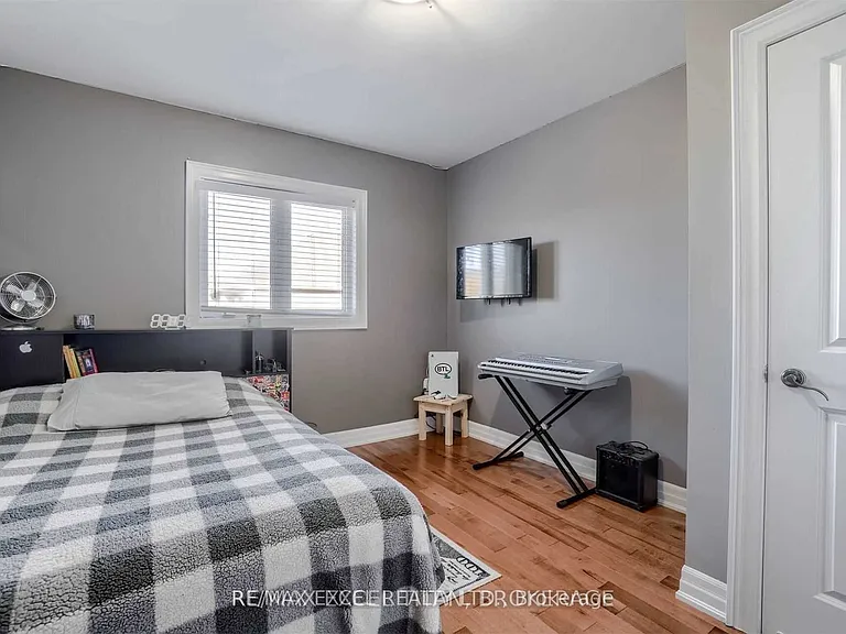 10 Pondmede Cres — Photo 13