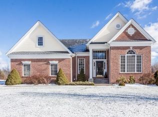 2 Timothy Ln, Bloomfield, CT 06002