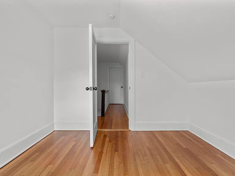 53 Park Ave — Photo 30