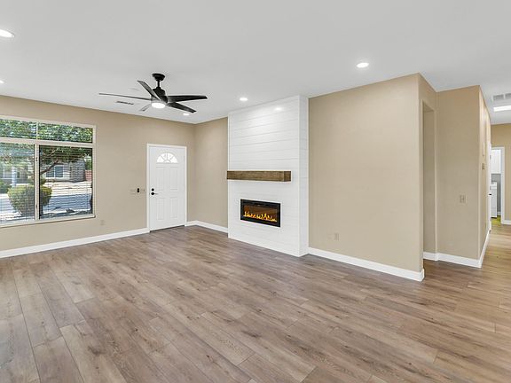 3rd image of 13623 W Utica Drive