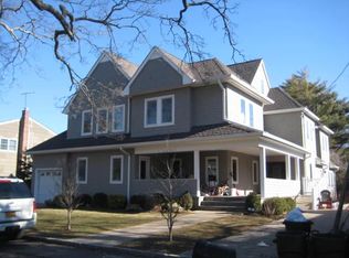 6 Sealy Ct, Lawrence, NY 11559