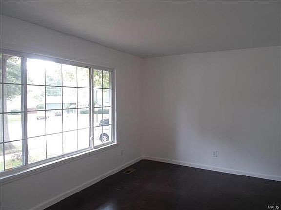3rd image of 1381 Nykiel Ct