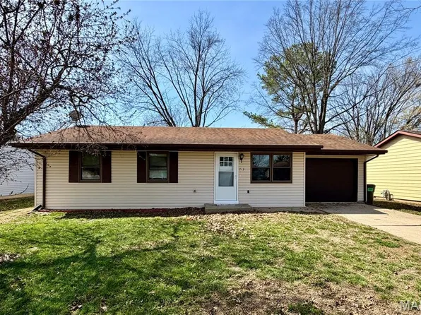 713 Beebe Dr, Mascoutah, IL 62258