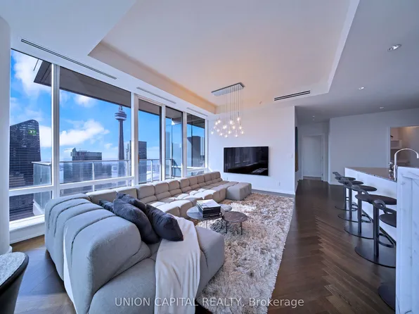 180 University Ave #5508, Toronto, ON M5H 0A2