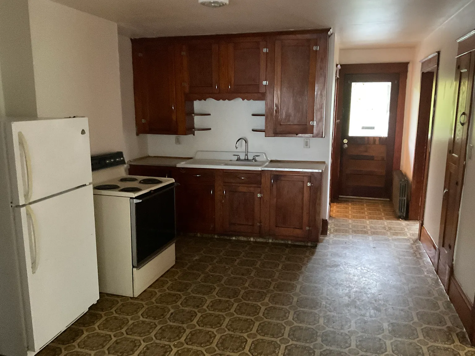 3 bed, 1200 sqft, $1,600 — Photo 2
