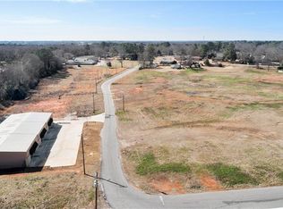 Shannon Ct, Opelika, AL 36801