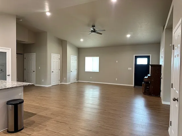 3 bed, 2133 sqft, $1,975 — Photo 2