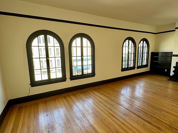 2nd image of 2357 Chestnut St #201