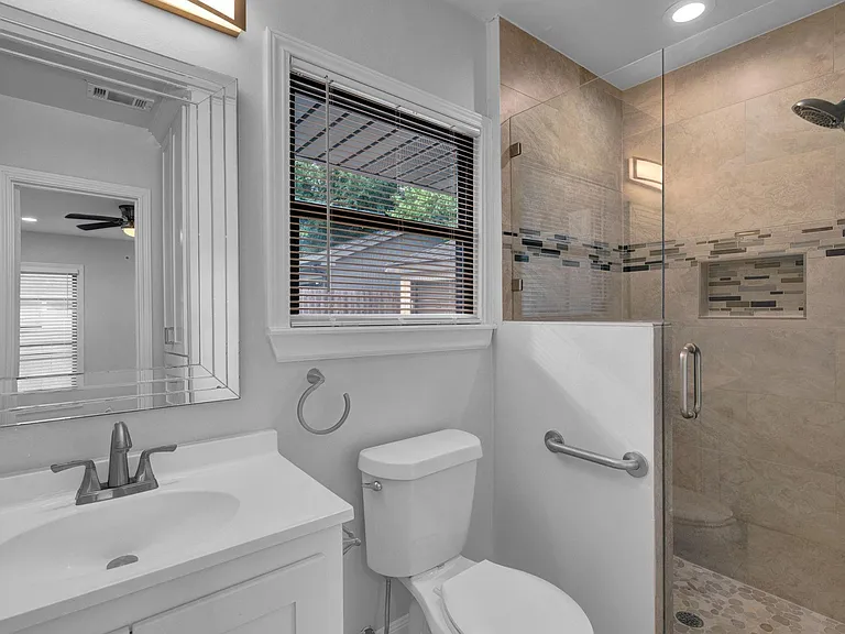 3327 Wentworth St — Photo 20