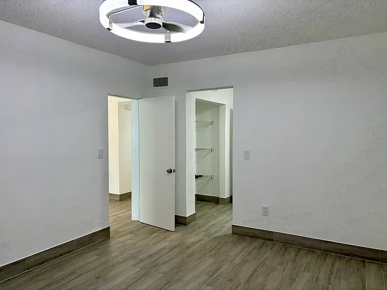 1591 NE Miami Gardens Dr #112 — Photo 9