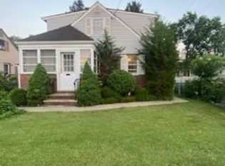 26 Cayuga Rd, Cranford, NJ 07016