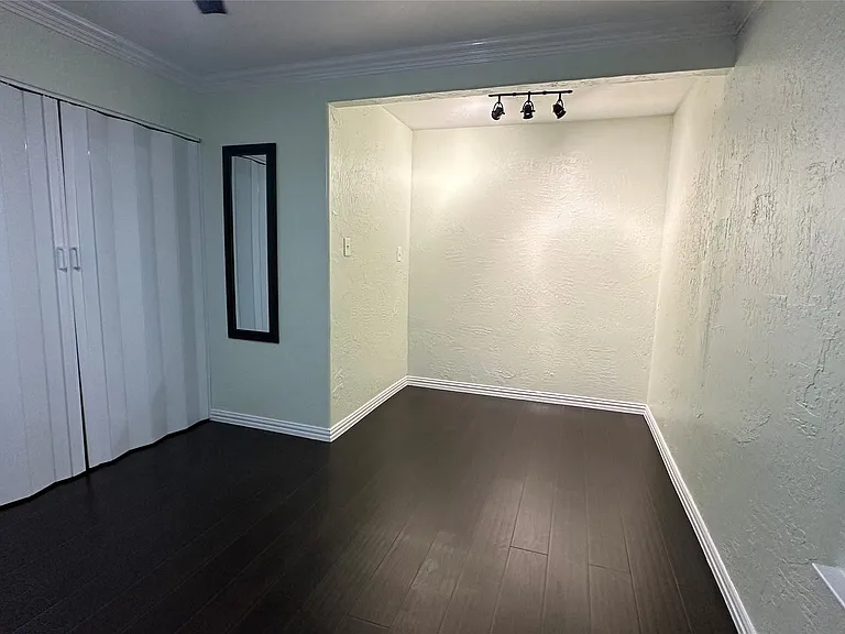 13731 Biggs St — Photo 32