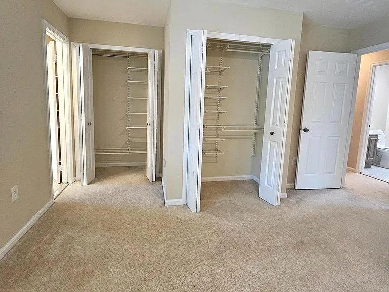 6413 Four Oaks Ln — Photo 22