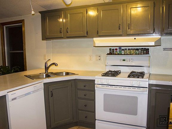 2nd image of 75 Anglers Dr #20A