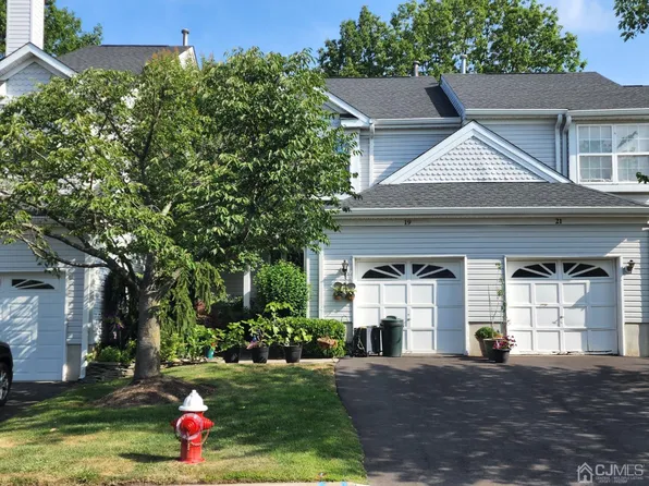 19 Tuthill Ct, Sayreville, NJ 08872