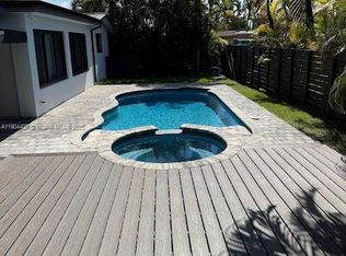 4902 SW 87th Pl, Miami, FL 33165