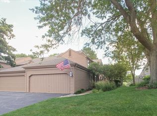 97 Waterview Ct, Lake Barrington, IL 60010