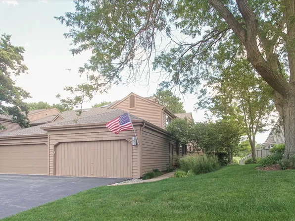 97 Waterview Ct, Lake Barrington, IL 60010