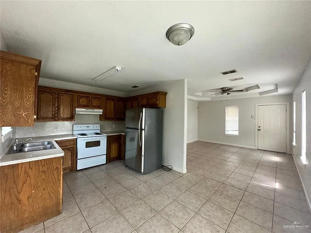 2 bed, 2.0 bath, 4050 sqft, $800 — Photo 2
