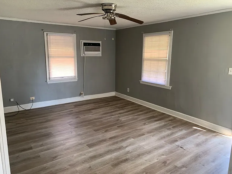 1191 N Graham St — Photo 2