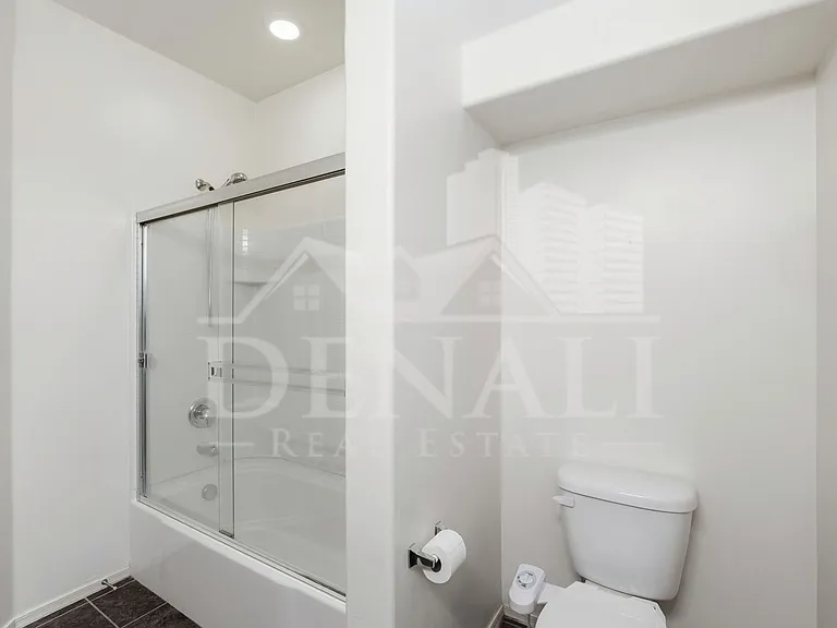 4162 N Thurston Ln #100 — Photo 24