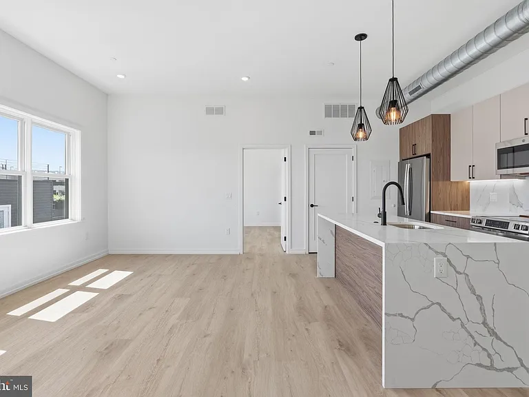 209 New St #6B — Photo 8