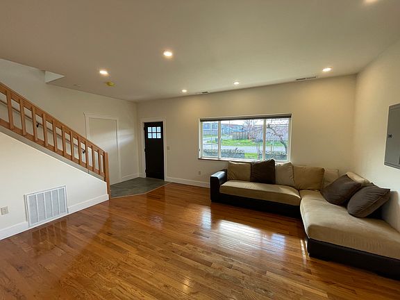 2nd image of 349 Lithia Ave