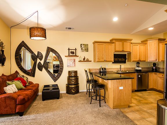 4th image of 4930 Dover Ln Unit 1502