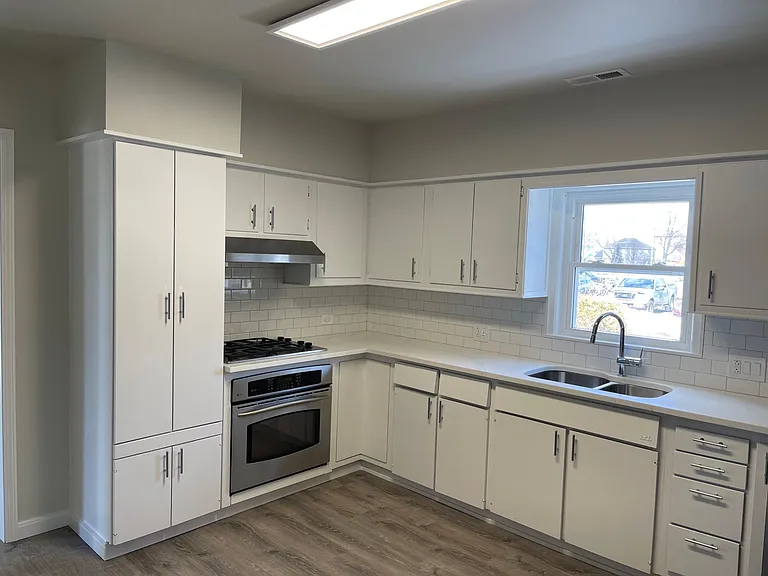 313 N Wolf Rd — Photo 5
