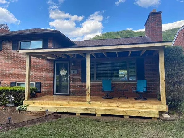 3306 W 2nd Ave, Belle, WV 25015