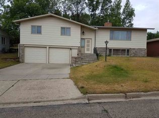 2112 11th Ave NW, Minot, ND 58703