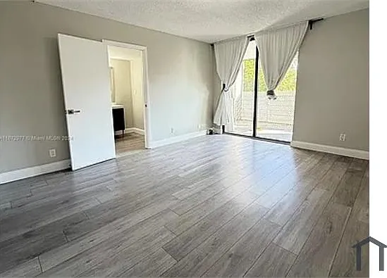 3 bed, 1380 sqft, $4,680 — Photo 3