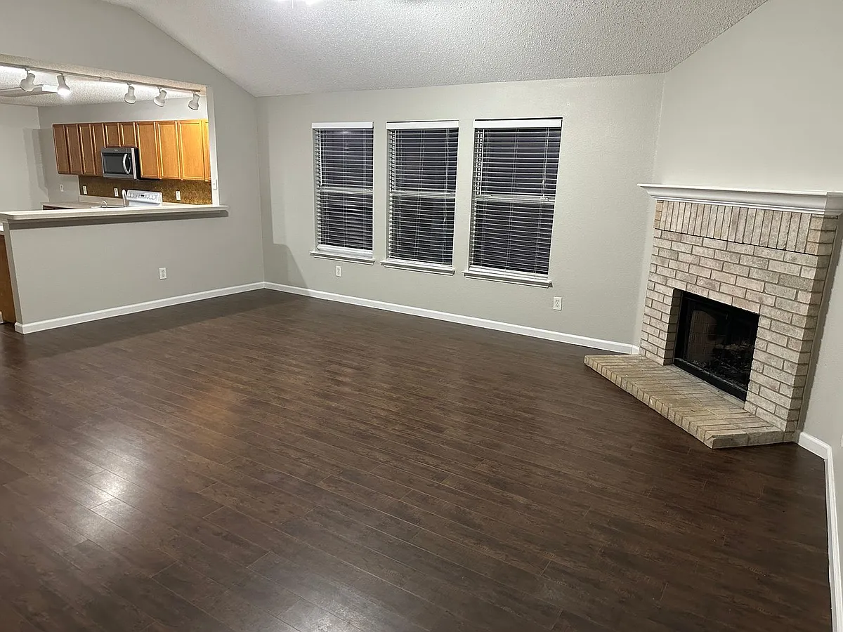 Building Photo - 9328 Goldenview Dr