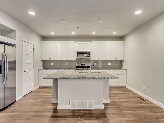 3rd image of 1132 W Clark Ln