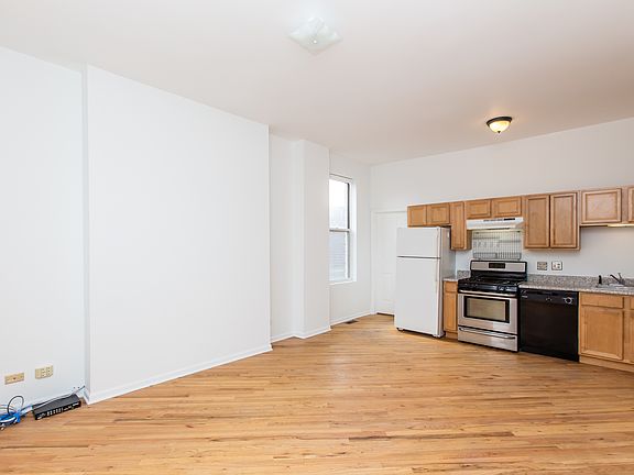 3rd image of 1538 N Rockwell St APT 2F