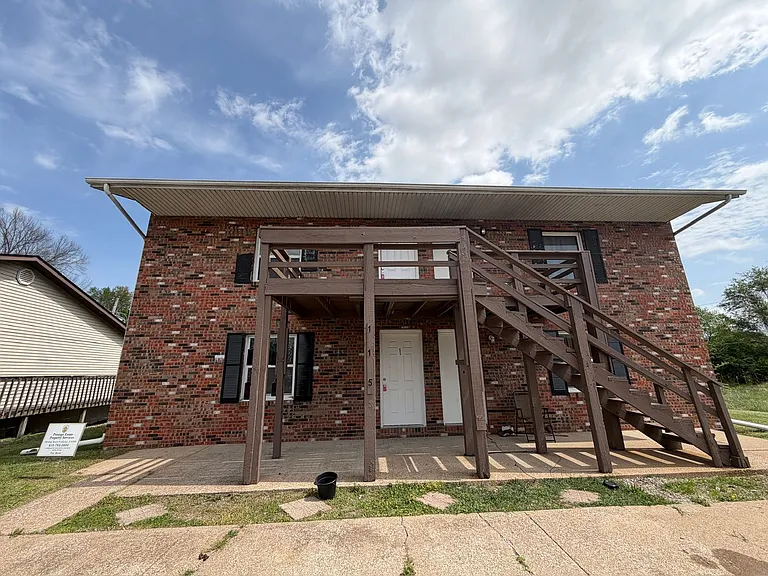 115 Jerome Ln — Photo 1