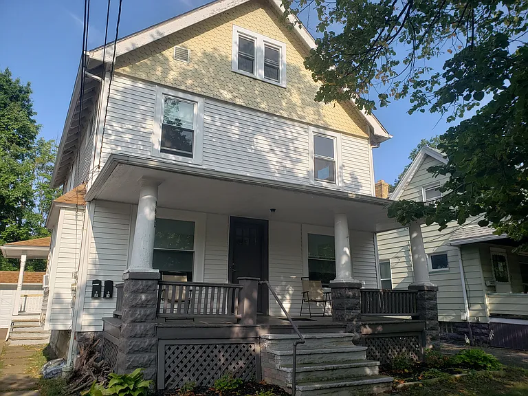1602 Hopkins Ave — Photo 1