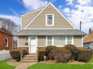 37 Dorlon St, Hempstead, NY 11550