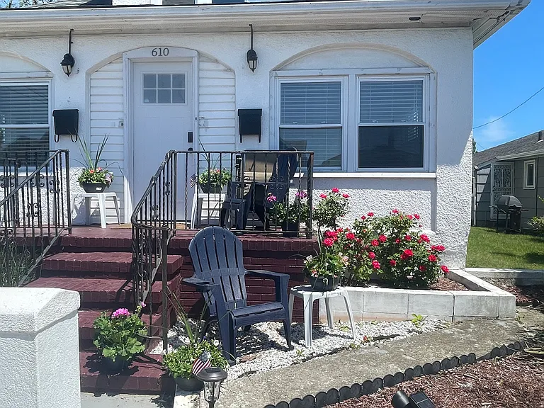 610 Laurelton Blvd #3 — Photo 28